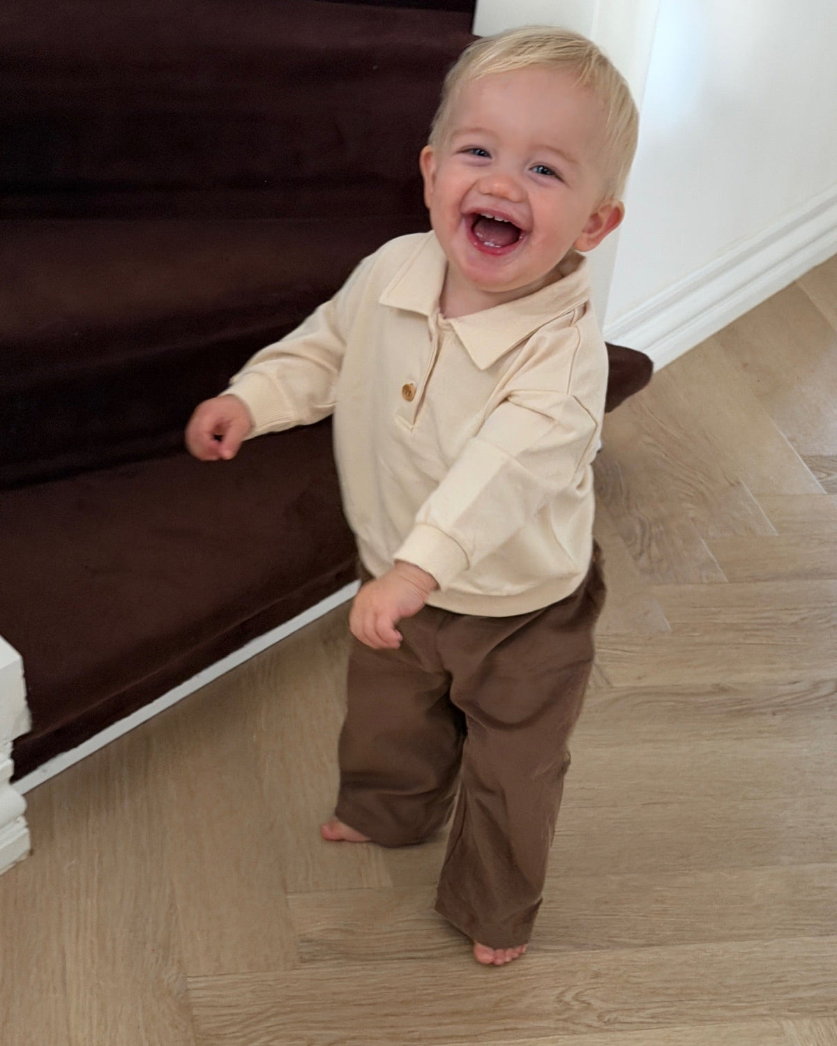 Cream long-sleeved polo sweatshirt – smiling boy walking