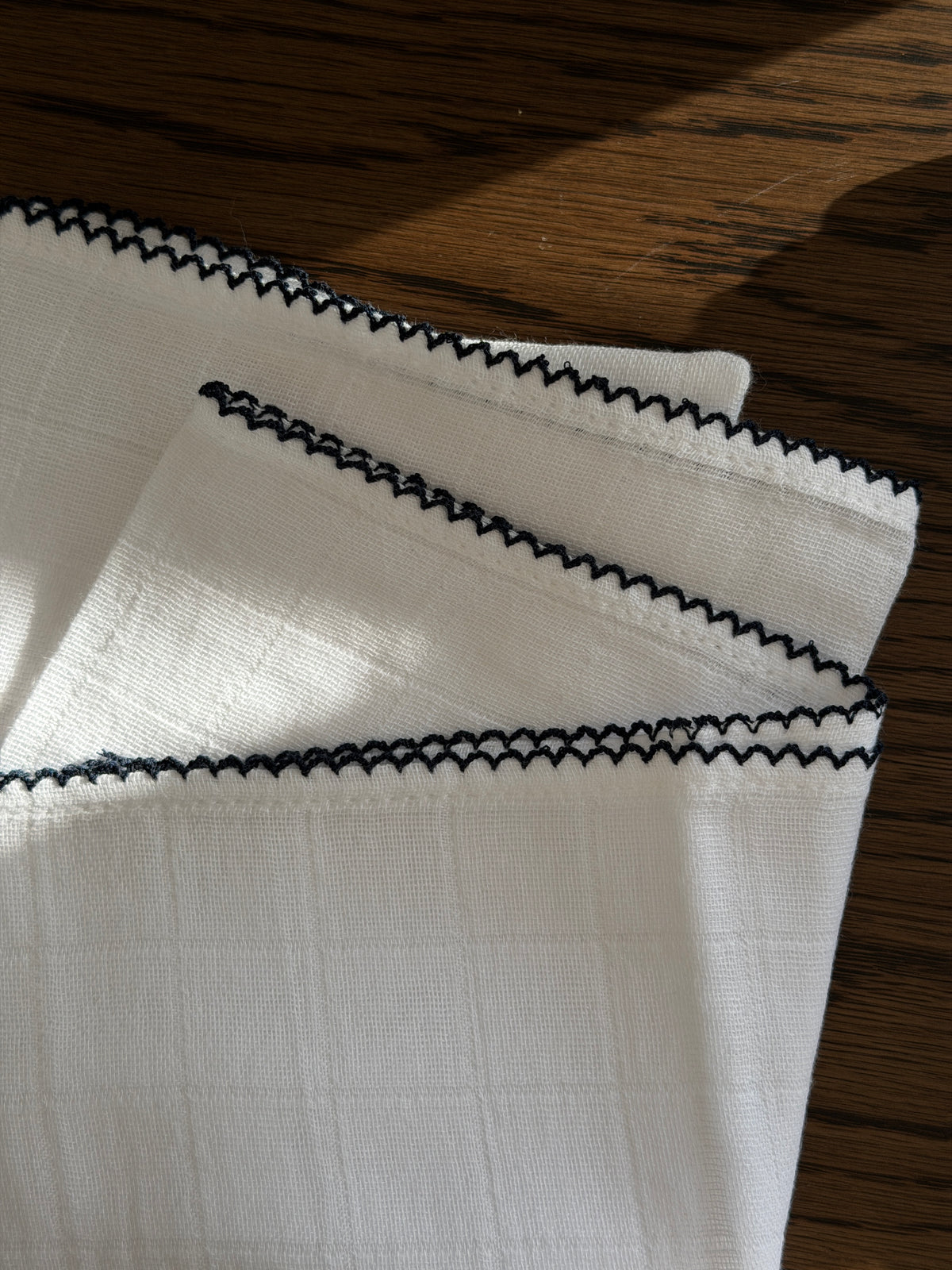 MUSLIN CLOTH WITH CROCHET EDGE
