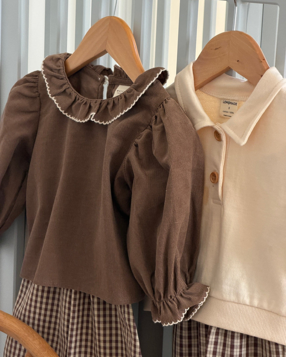BROWN BLOUSE WITH FRILL COLLAR