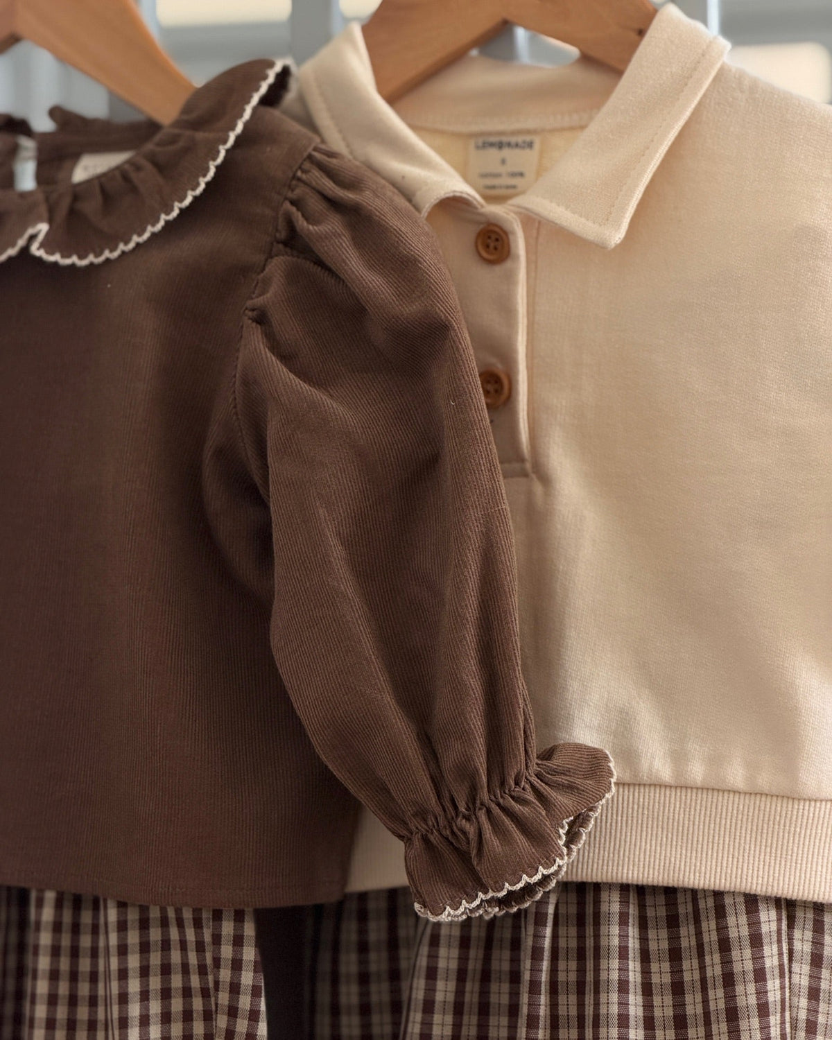BROWN BLOUSE WITH FRILL COLLAR