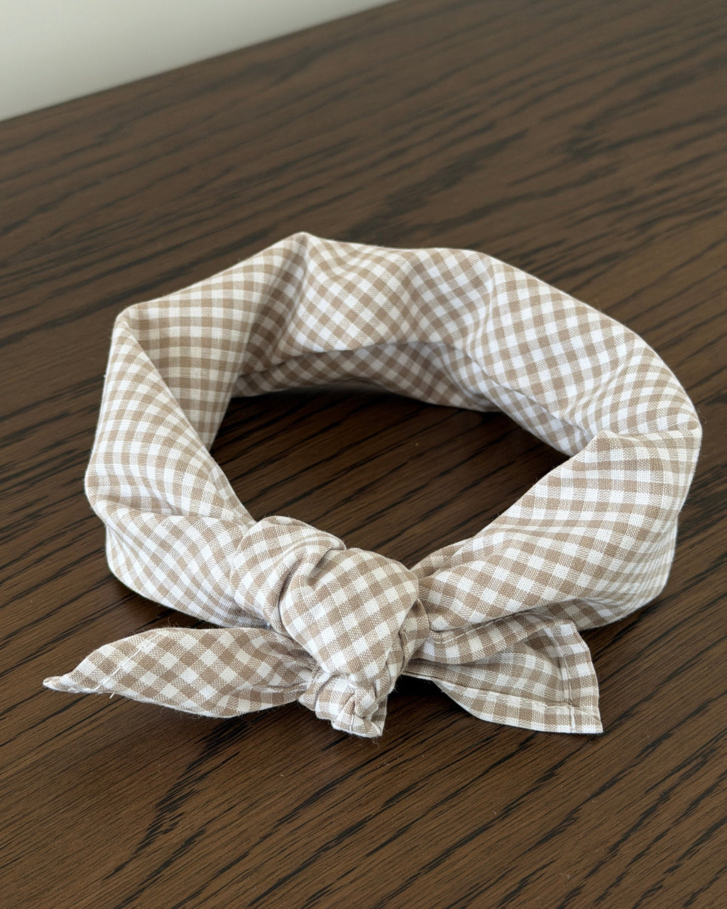 FLAT WHITE SCARF