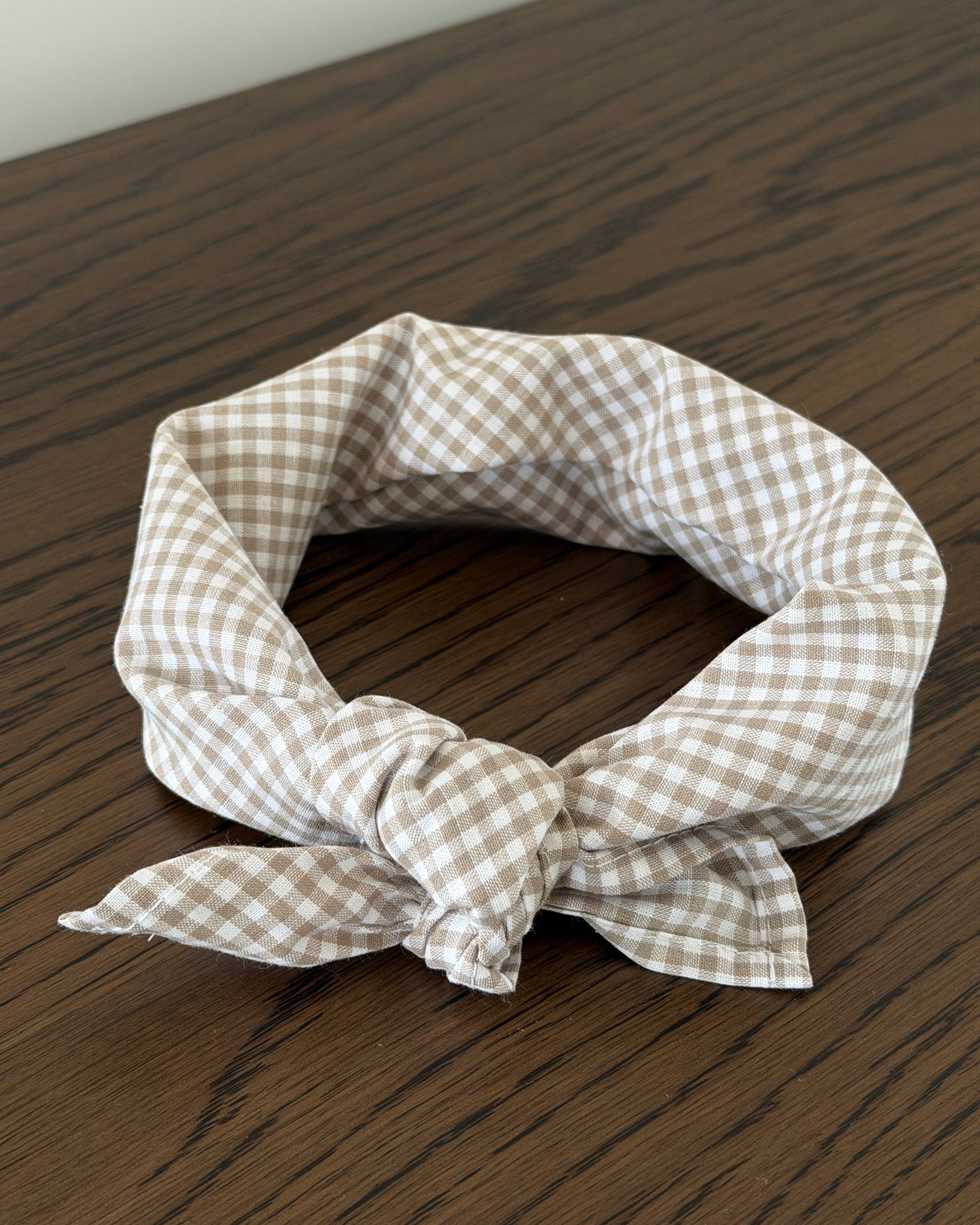 FLAT WHITE SCARF