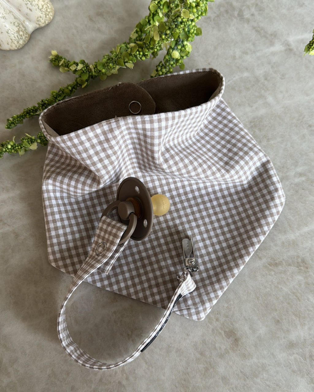 FLAT WHITE BIB