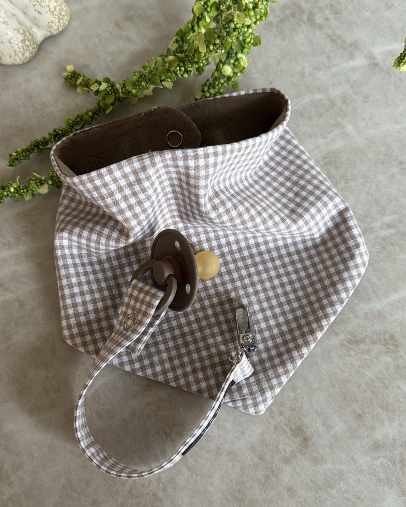 FLAT WHITE BIB