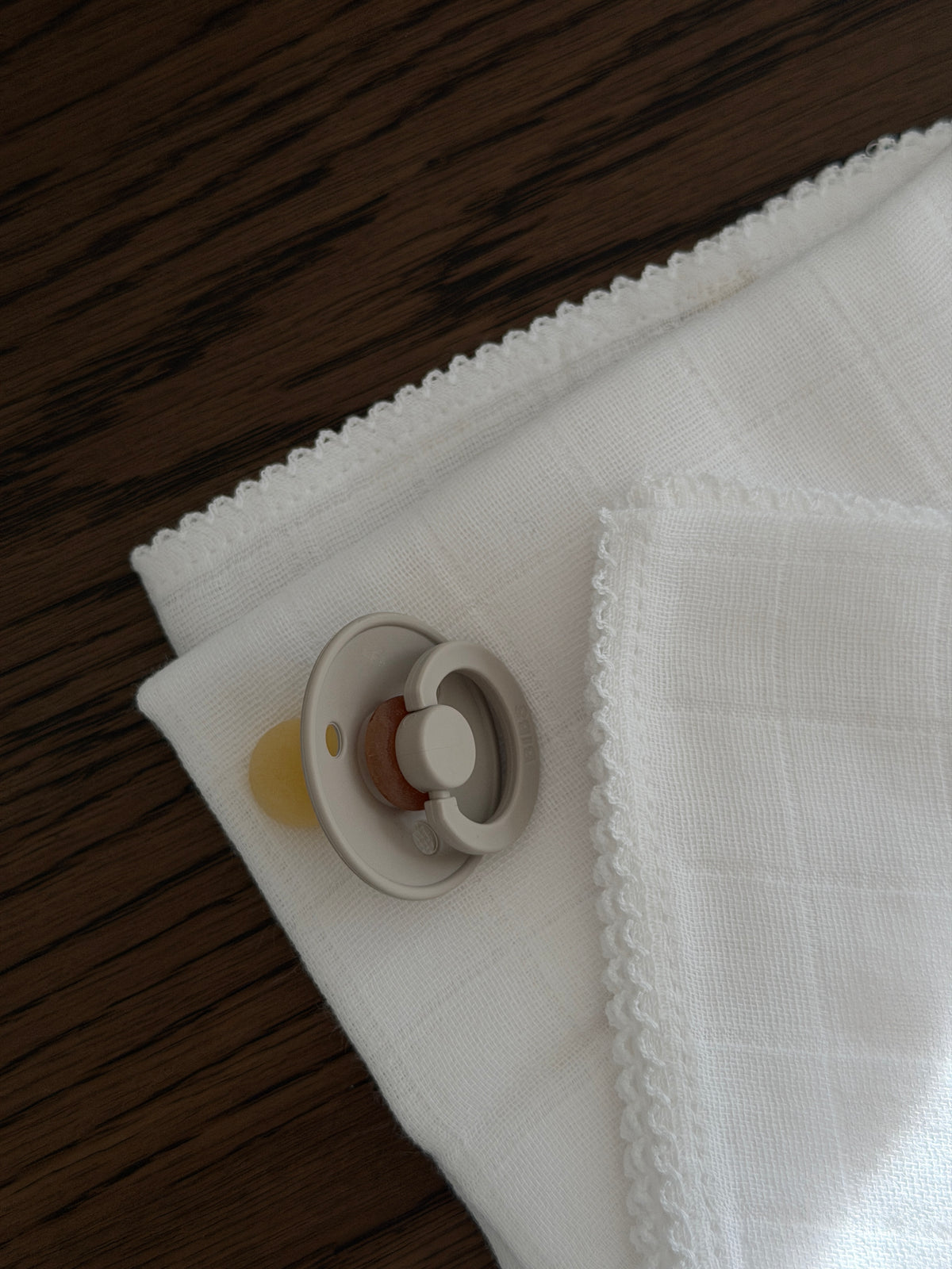MUSLIN CLOTH WITH CROCHET EDGE