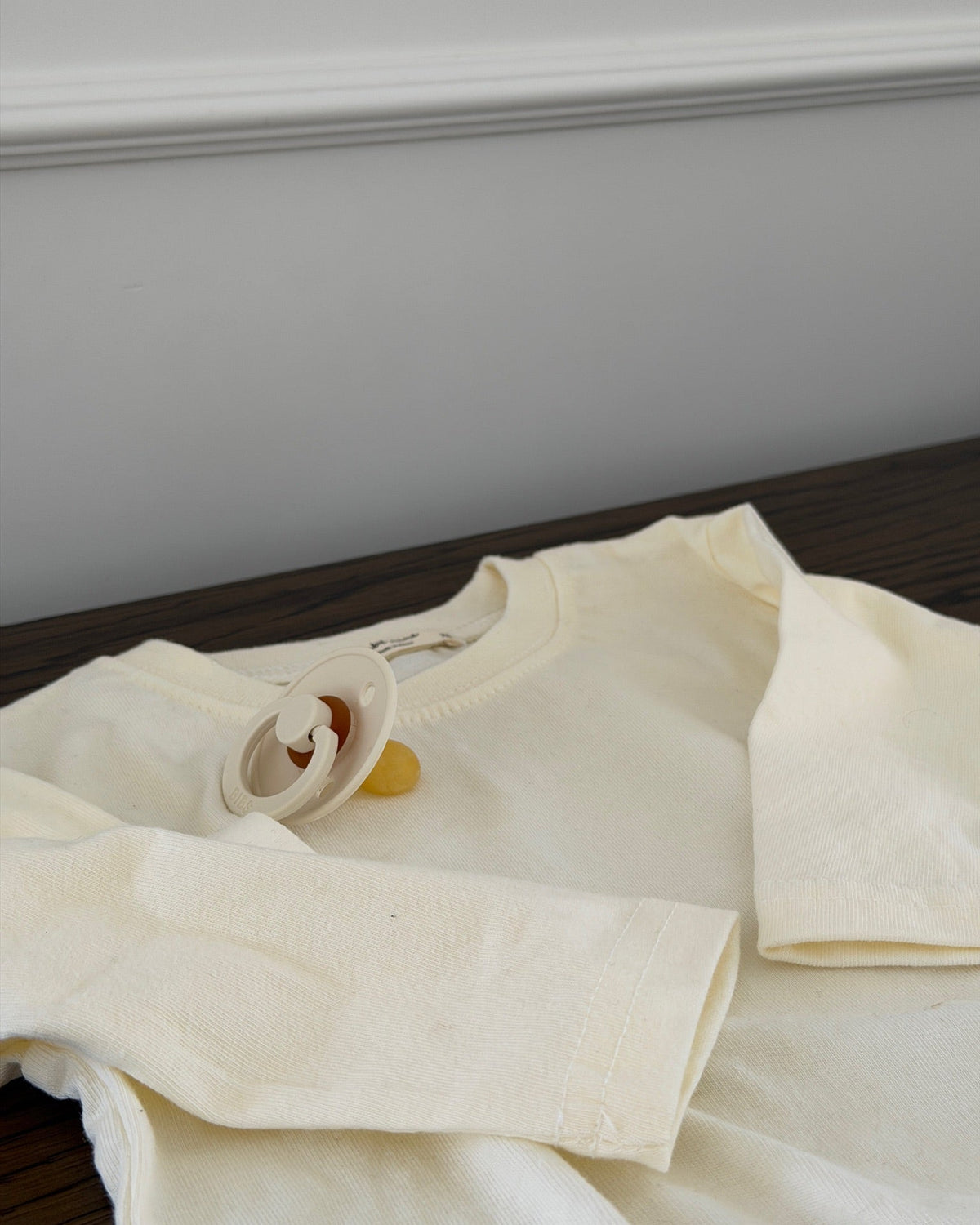CREAM LONG-SLEEVE BASIC TOP