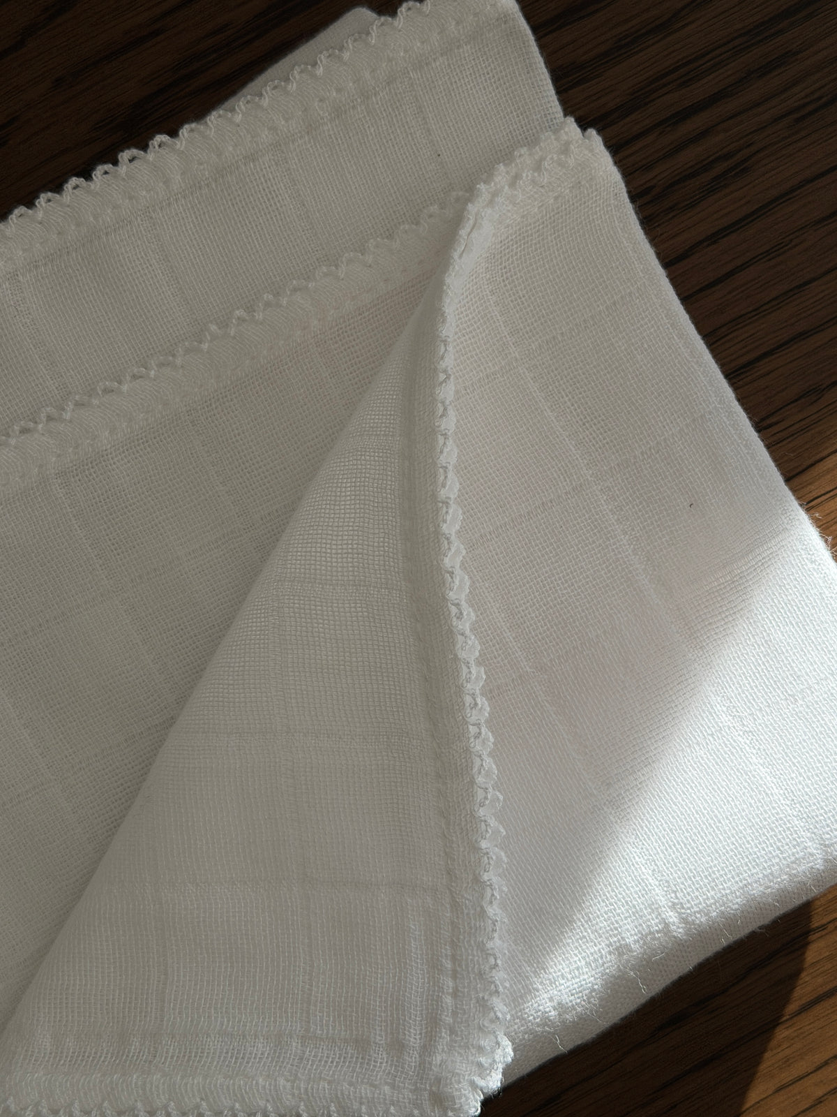 MUSLIN CLOTH WITH CROCHET EDGE
