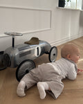 Beige ternede mini børnebukser i bomuld – GAVN Studio – billede 2