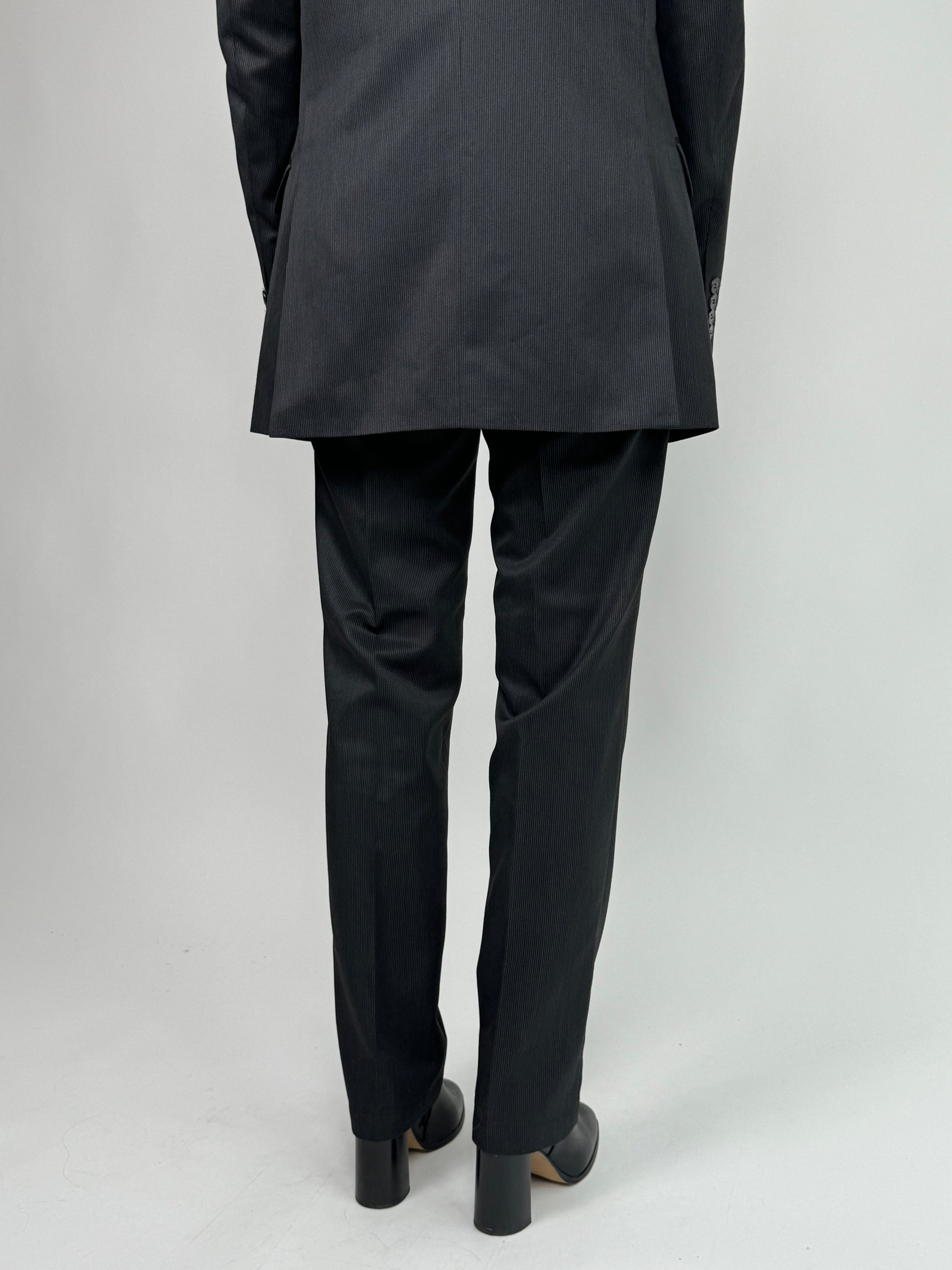 Black Pinstriped Suit str. 38