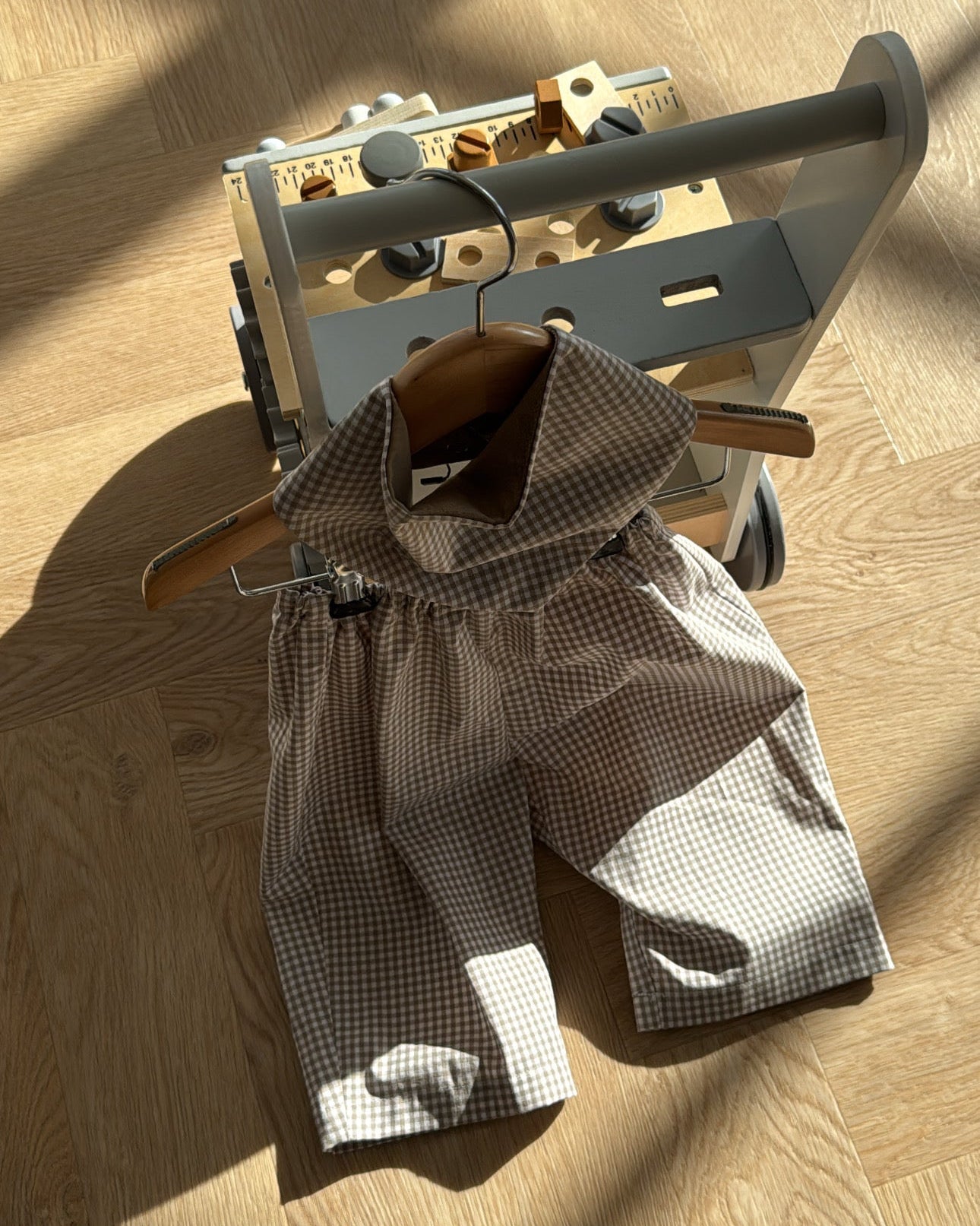 BEIGE TERNEDE BUKSER