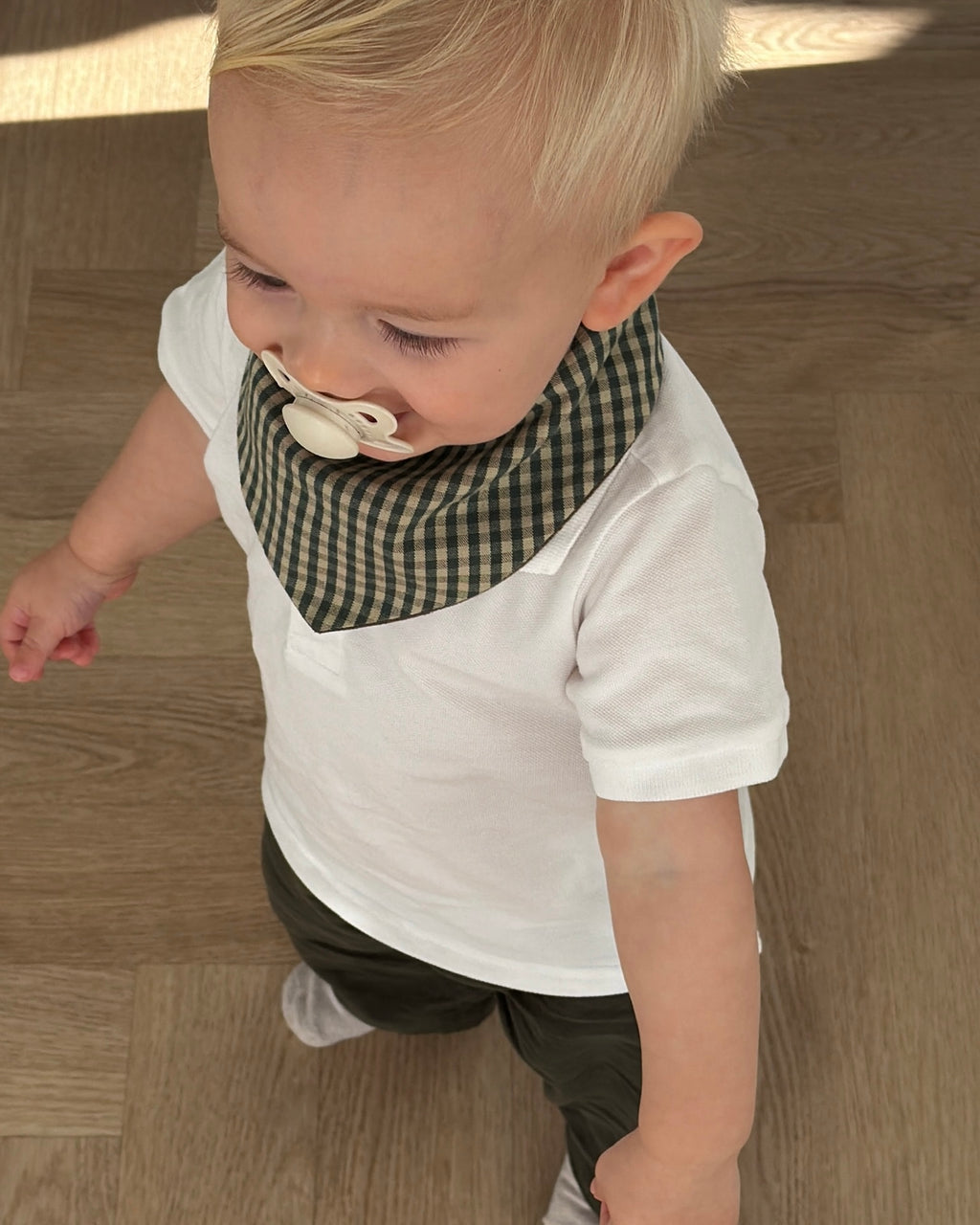 Olive trousers in olive green needlecord – boy in a white T-shirt wearing the bib