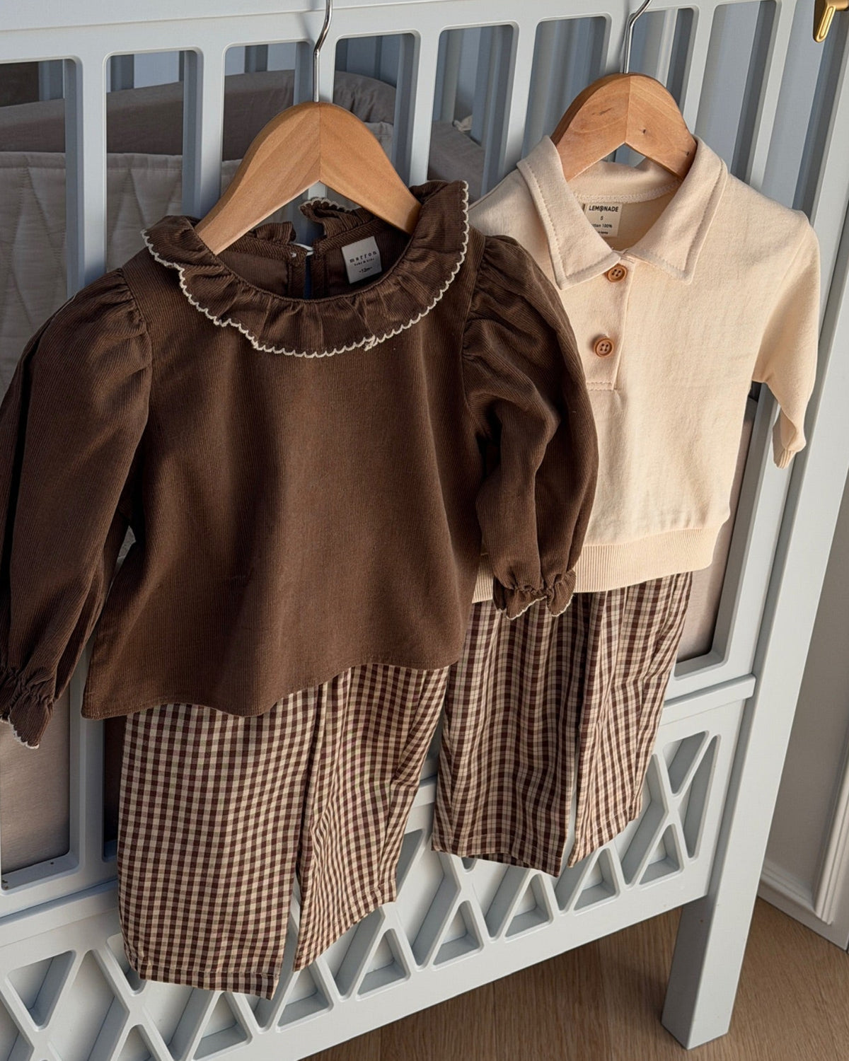 BROWN BLOUSE WITH FRILL COLLAR