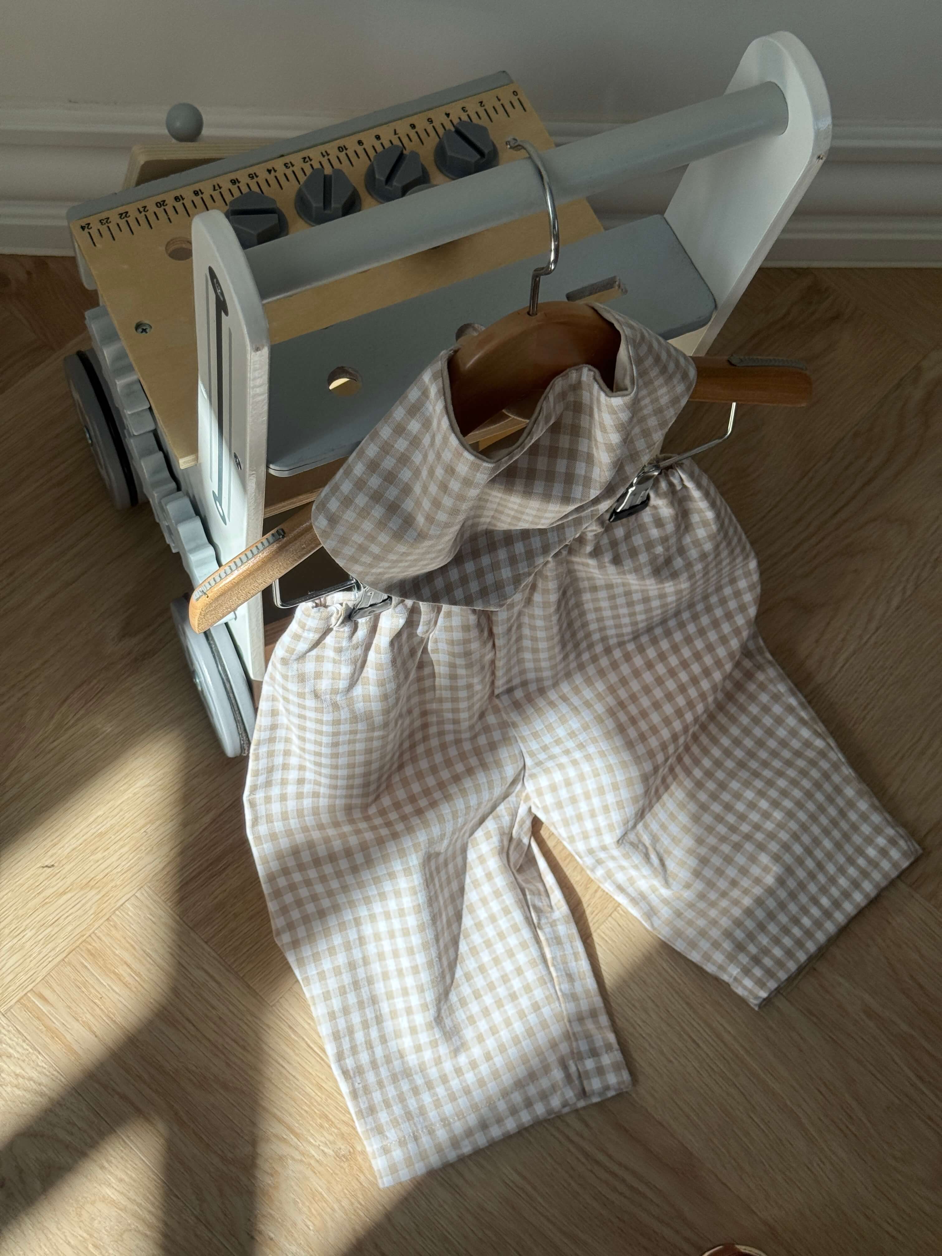 BEIGE TERNEDE BUKSER
