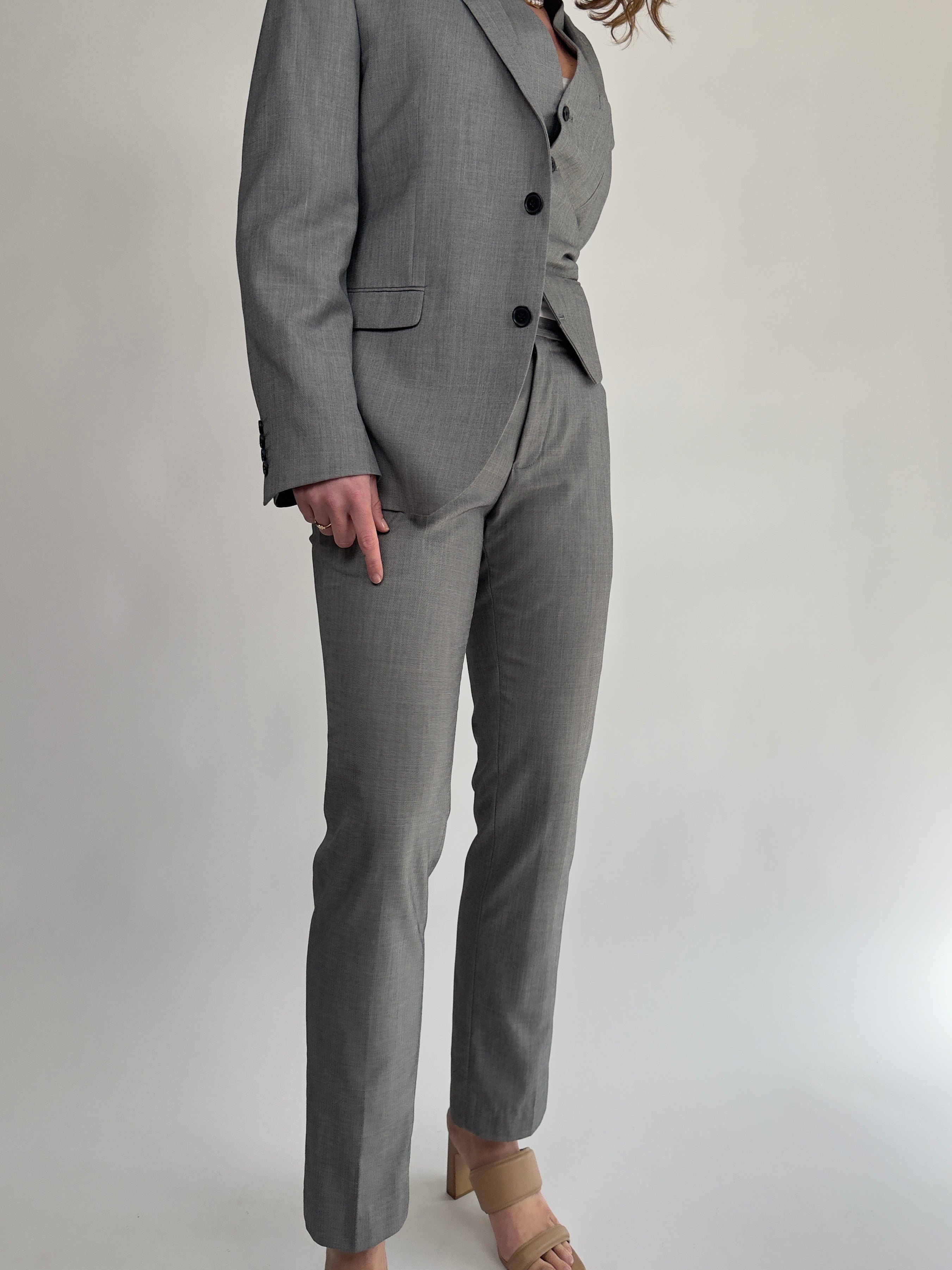 Grey Suit With Waistcoat str. 42